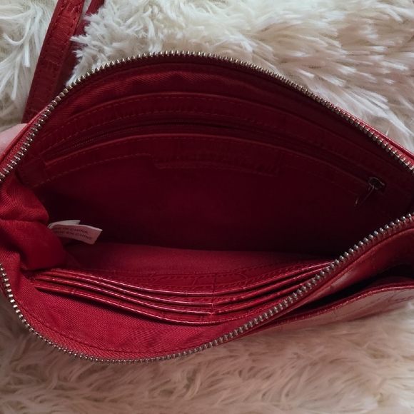 Danier,Elegant Red Crocodile-Embossed Women's Bag - Picture 5 of 12